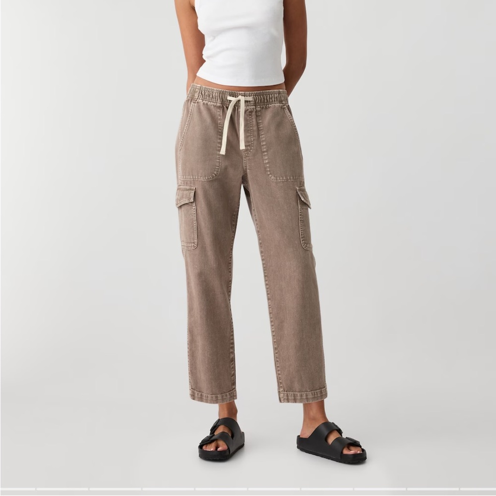 NWOT GAP Mid Rise Easy Cargo Jeans